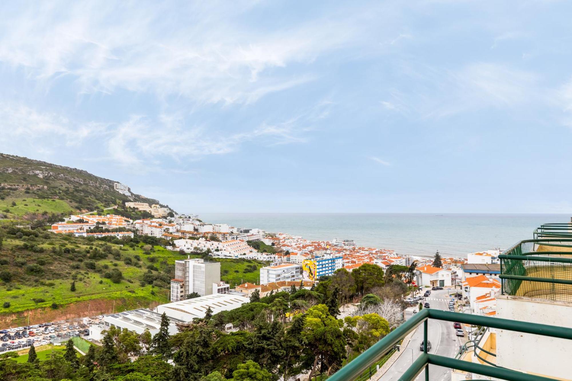 Casa Do Mar - Sea View - Wifi - Barbecue Apartment Sesimbra Bagian luar foto
